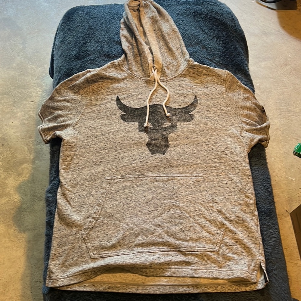 Men’s large under Armour “The rock”Terry hooded T-shirt